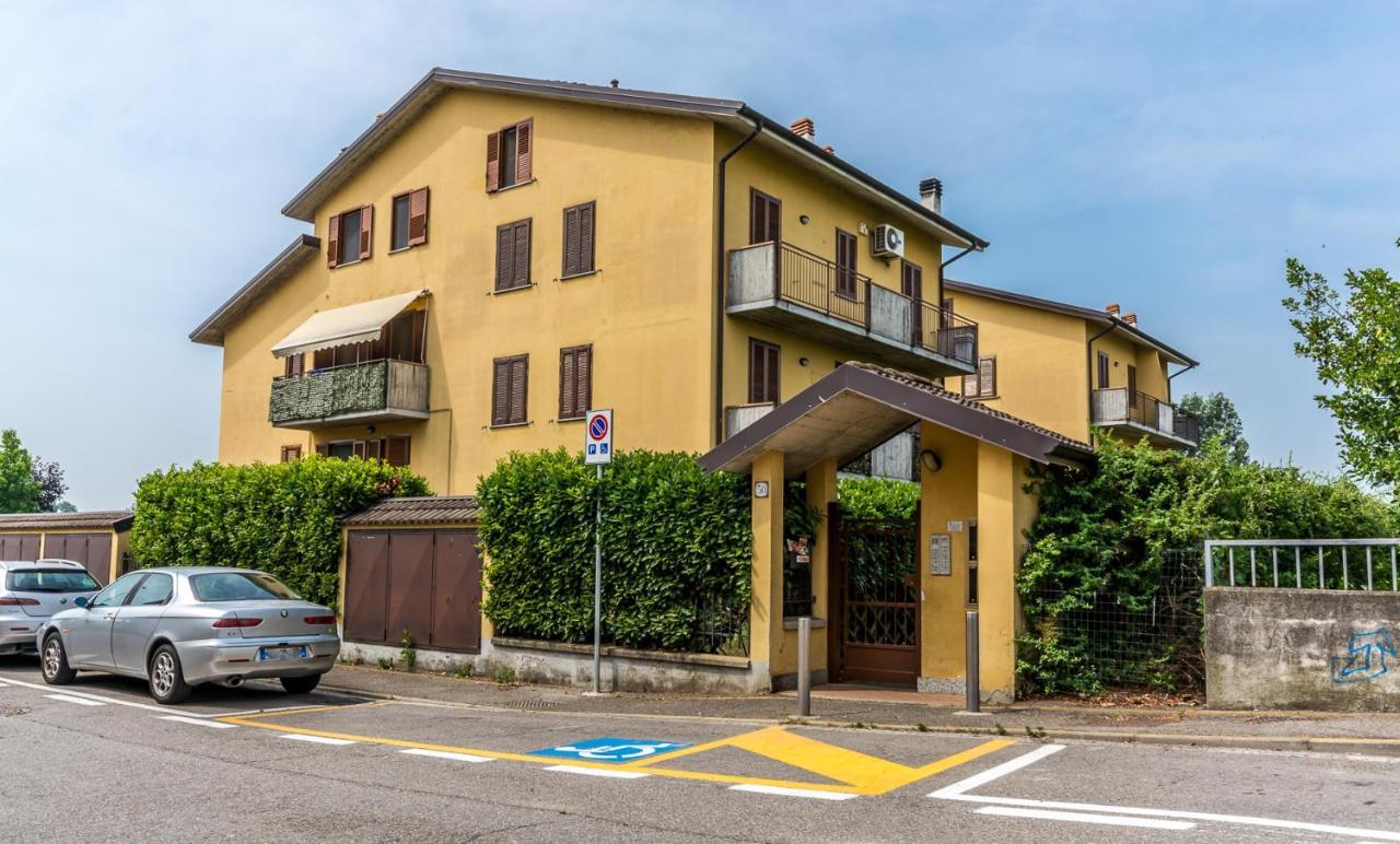 Casatella - Monolocale Con Balcone Vidigulfo Luaran gambar