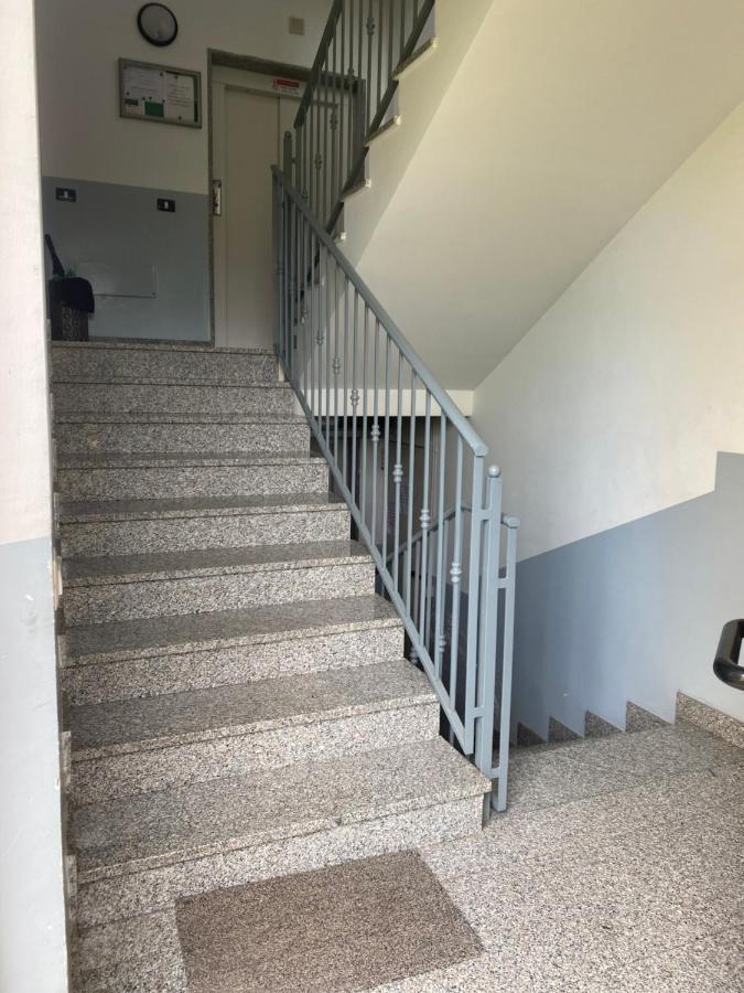 Casatella - Monolocale Con Balcone Vidigulfo Luaran gambar