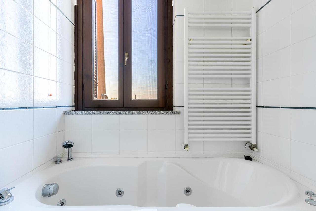 Casatella - Monolocale Con Balcone Vidigulfo Luaran gambar