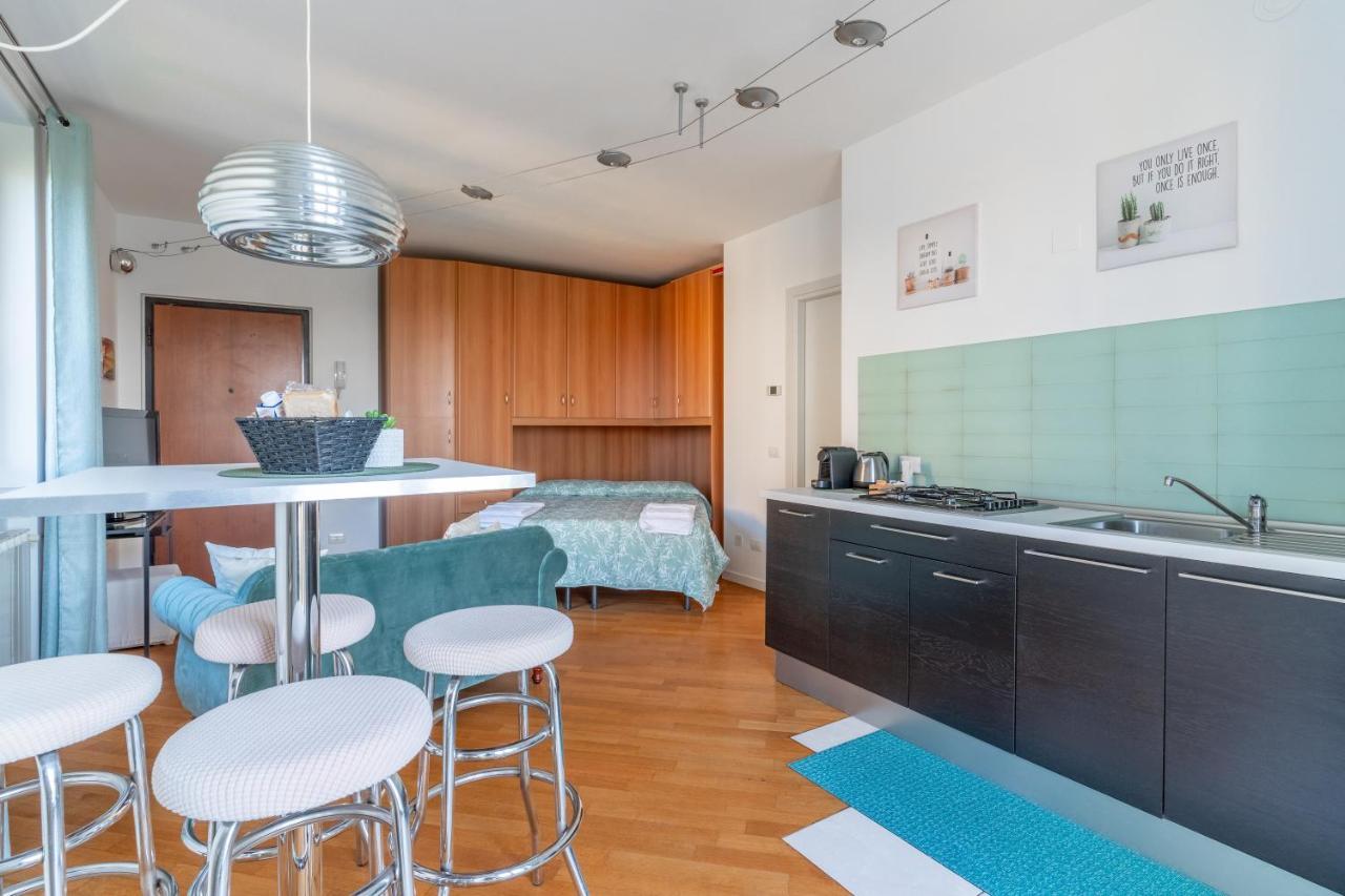 Casatella - Monolocale Con Balcone Vidigulfo Luaran gambar