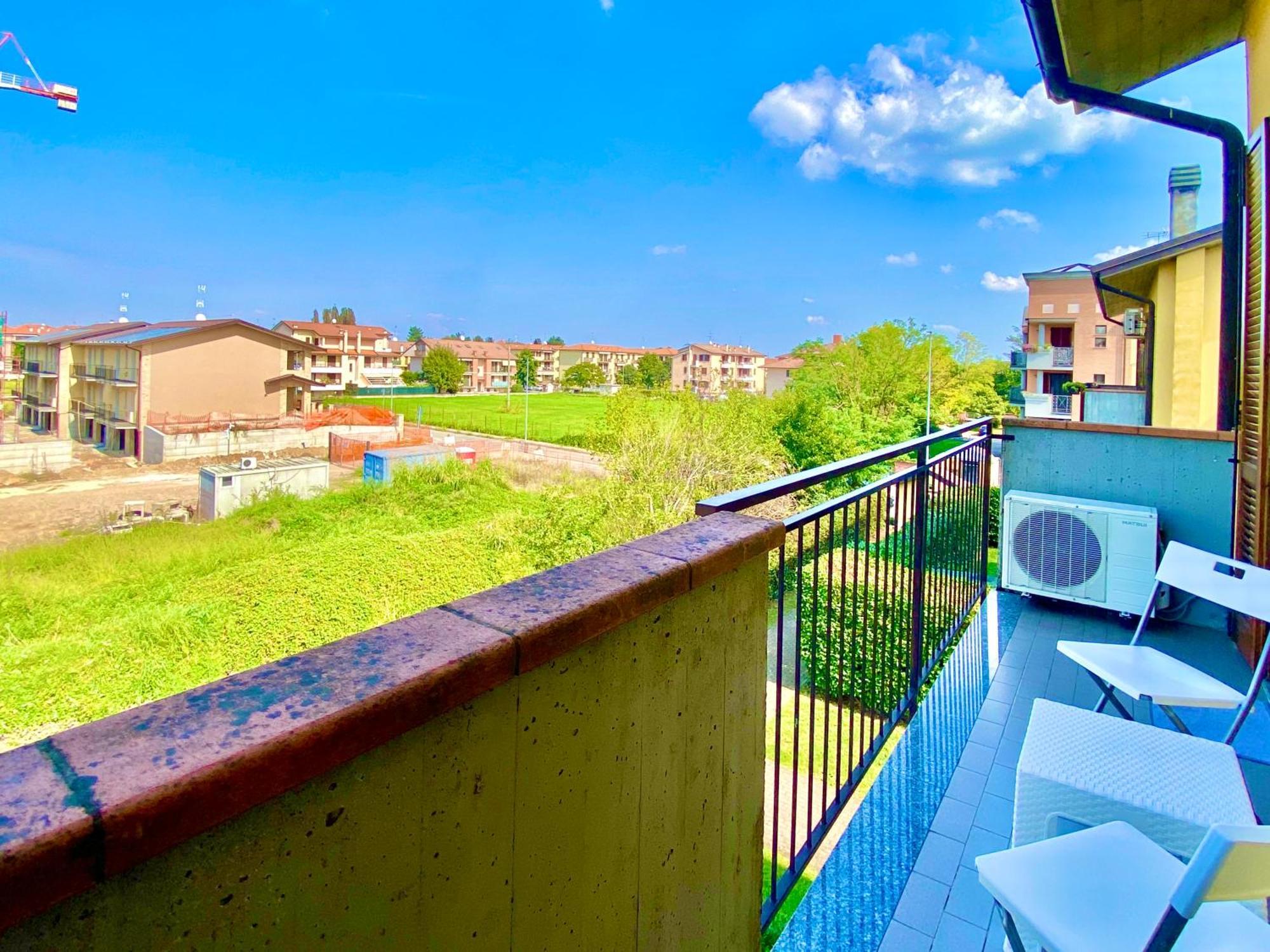 Casatella - Monolocale Con Balcone Vidigulfo Luaran gambar